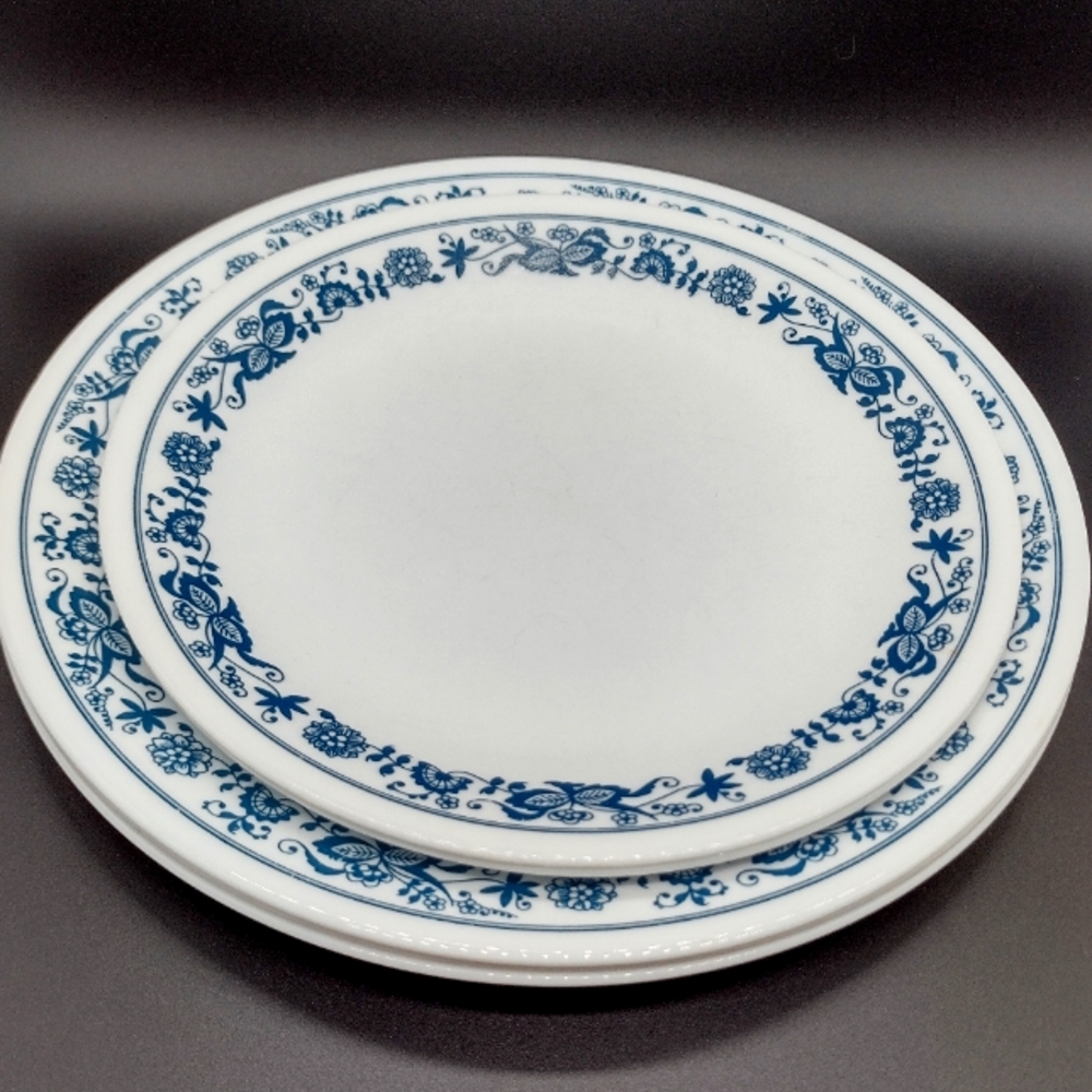 Vintage Corelle Old Town Blue Onion 3 Dinner Plates